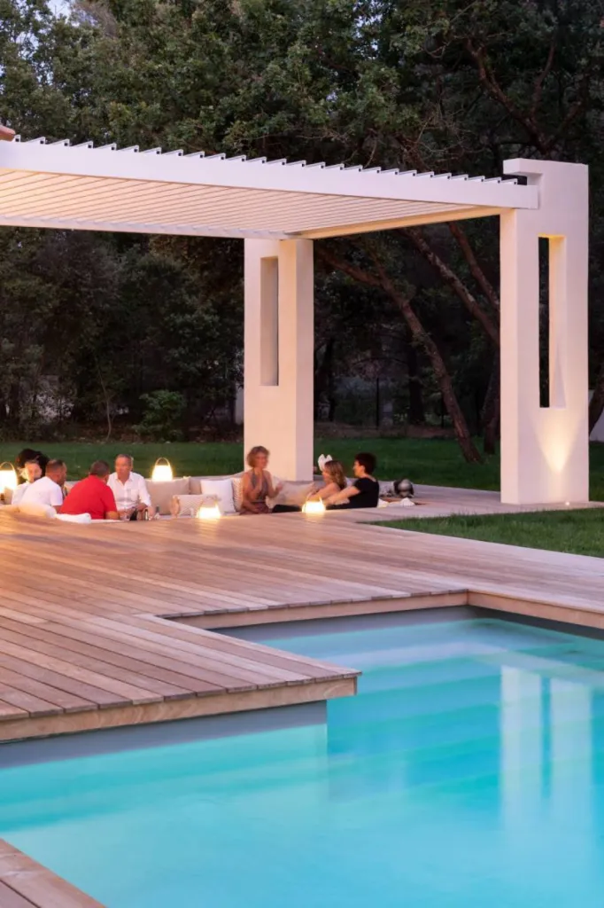 Installation d'une pergola à lames orientables AERO.. sans pieds !