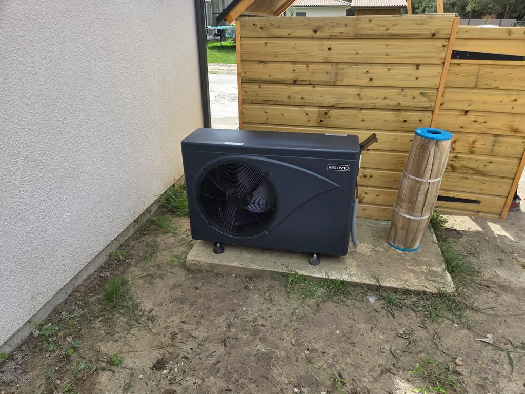 Pourquoi le printemps est le moment idéal pour installer une pompe à chaleur piscine à Lacanau et prolonger la saison de baignade ?