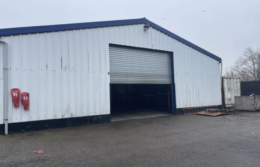 OCTEVILLE-SUR-MER - LOCAUX D'ACTIVITES DE 710 m²