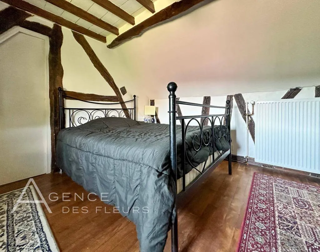 A vendre belle chaumière de 155 m² habitables édifiée sur un terrain de 4800 m² commune de la VACHERIE
