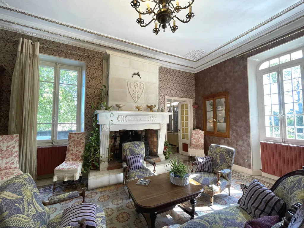 château 19ème siècle avec pleine vue sur les Dentelles de Montmirail   