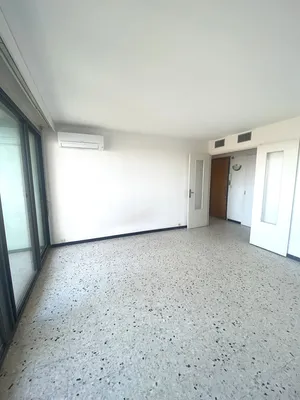 Location T1 34 M2 13013 Marseille vue mer