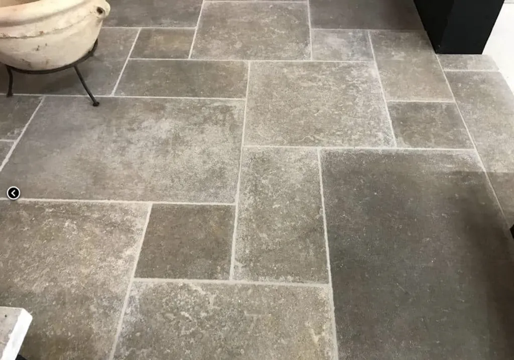 Cèdre Cendré – Marbre égyptien gris et brun pour sols et terrasses