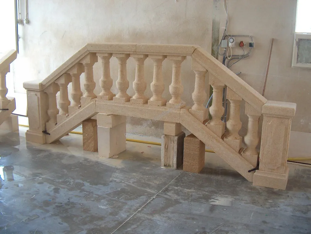 Balustrade en pierre blanche d'Estaillades