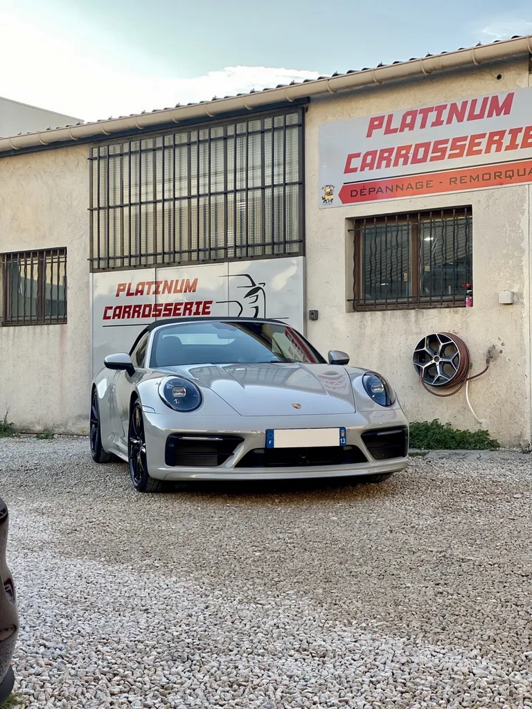 Lustrage et traitement céramique pour cette Porsche 992 proche d’Aubagne et de Marseille 
