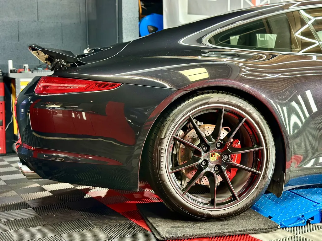 protection contre les rayures impacts film de protection PPF Lyon traitement céramique carosserie Porsche 911