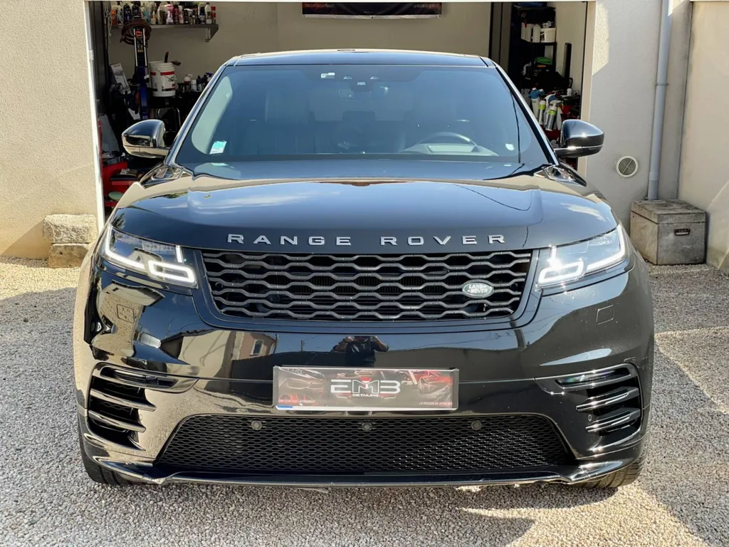 Récupération de la carrosserie d'un Range Rover Velar près de Mornant dans le Rhône