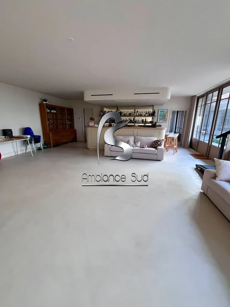 Réalisation d’un sol de maison en béton ciré taloché à Avignon près de Châteaurenard