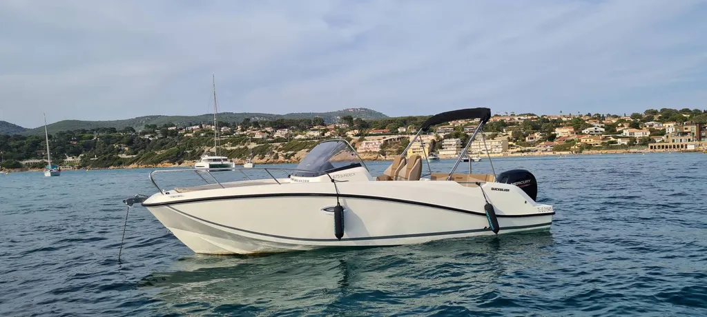 louer un bateau à moteur à saint cyr sur mer 