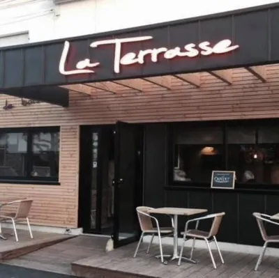 Pizzas au feu de bois à Carnac plage. - La Terrasse