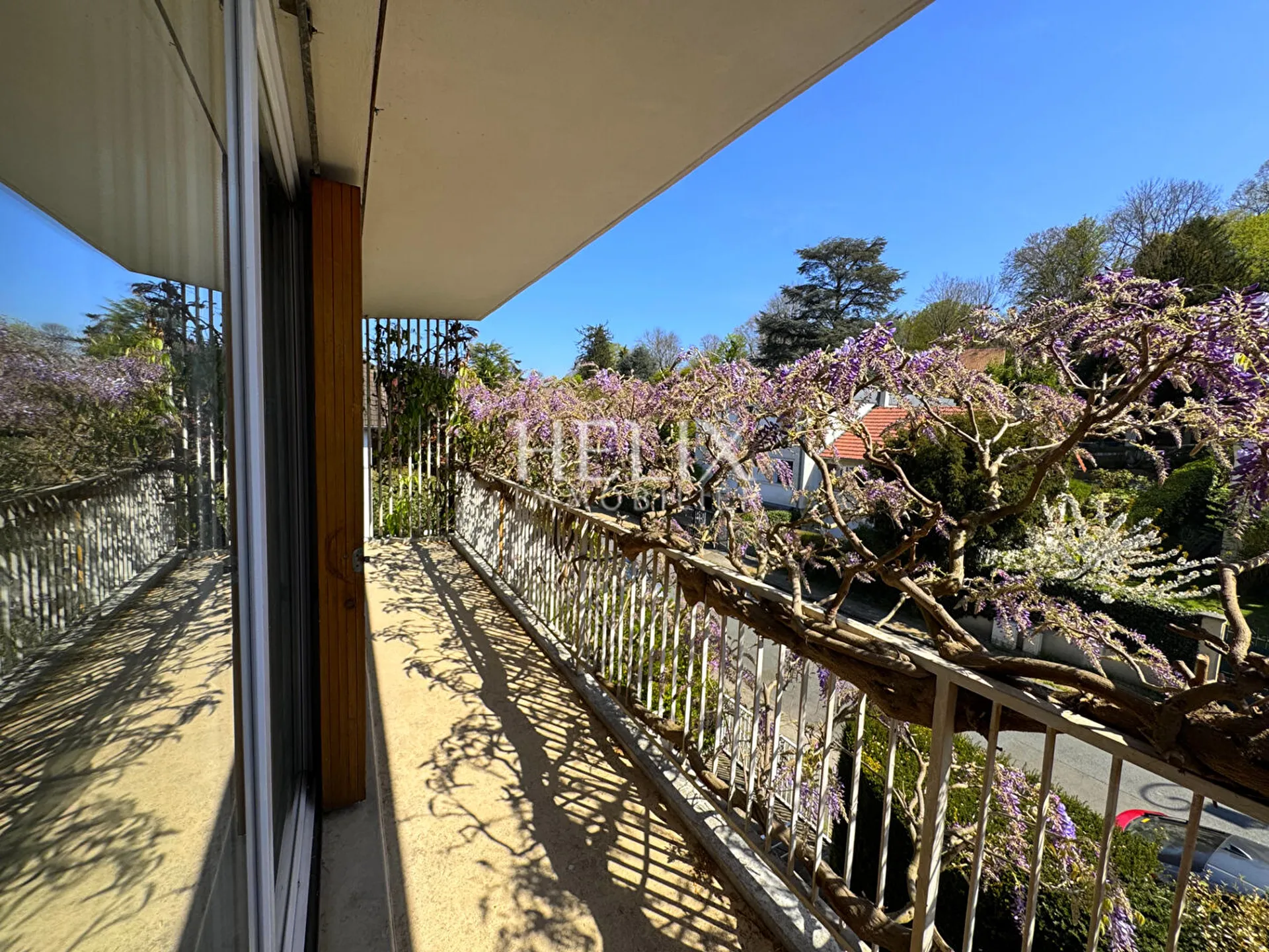 Au Pecq, domaine de Grandchamp, maison 5 pièces de 111m2 avec jardin, terrasse, balcon et grand garage