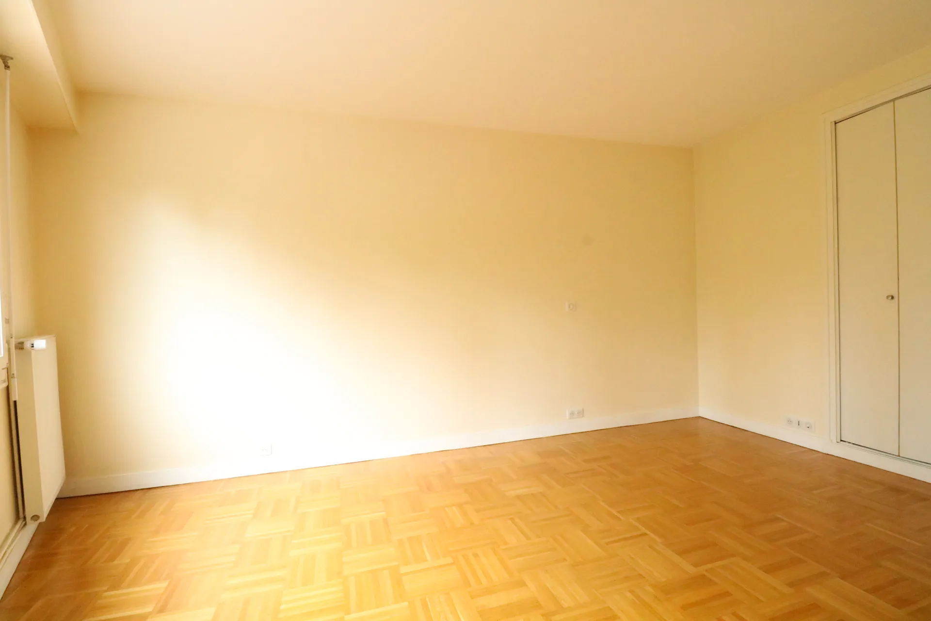 APPARTEMENT à louer au VESINET avec balcon ascenseur et parking en sous sol à 1 minute de la gare RER