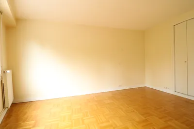 APPARTEMENT à louer au VESINET avec balcon ascenseur et parking en sous sol à 1 minute de la gare RER