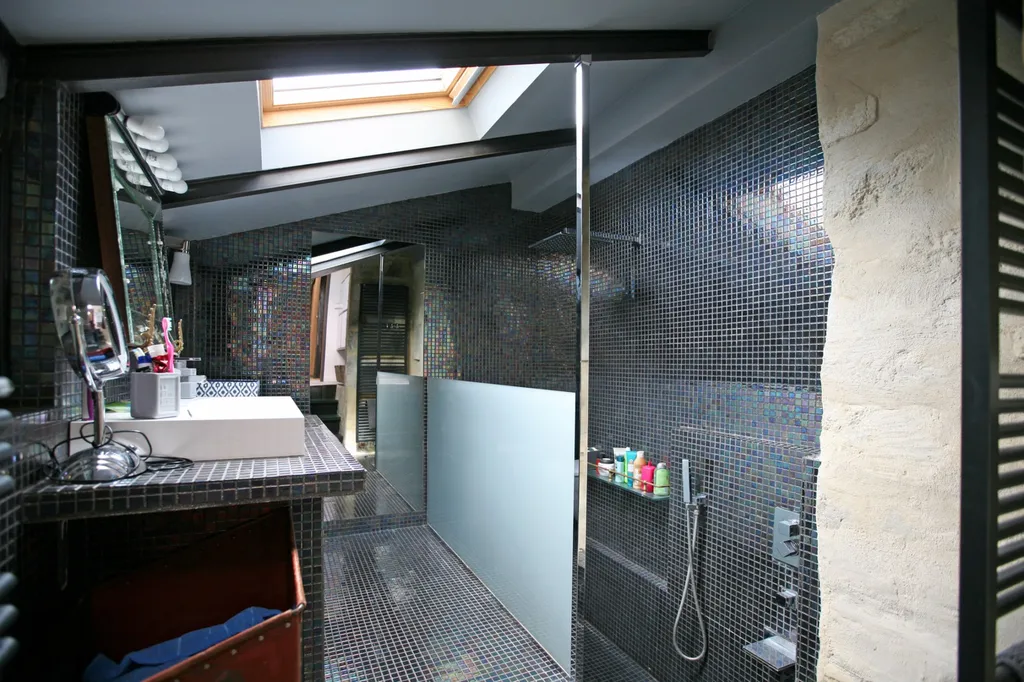 A vendre, proche Avignon, charmante maison de village avec cour arborée    