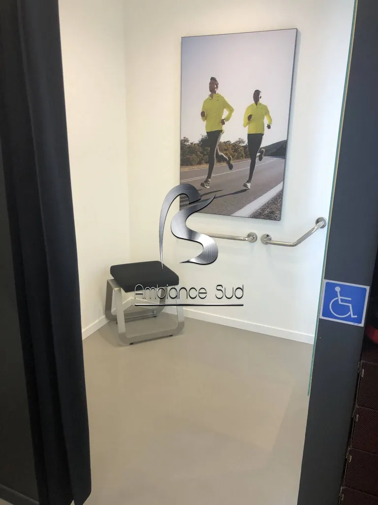 SOL DECORATIF AVEC LA CHAPE MINCE FIBRE A LA VALETTE CENTRE COMMERCIAL AVENUE 83