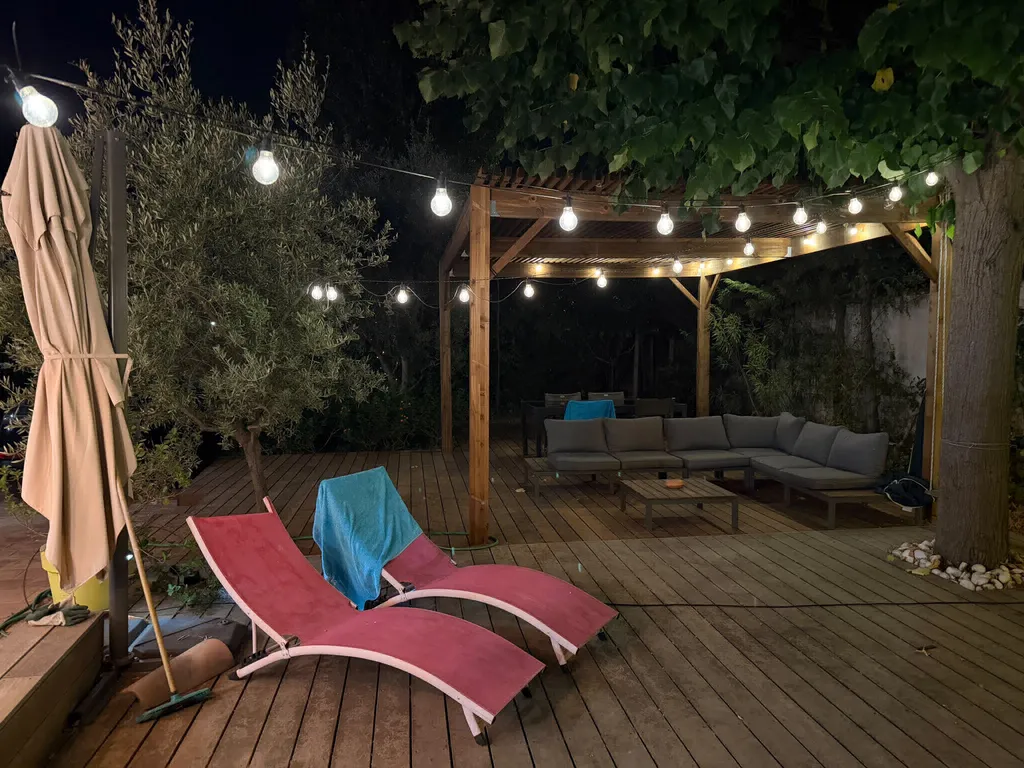 realistion d'une belle terrasse en bois exotique Itauba et structure en bois exotique avec pergola à Marseille (13)
