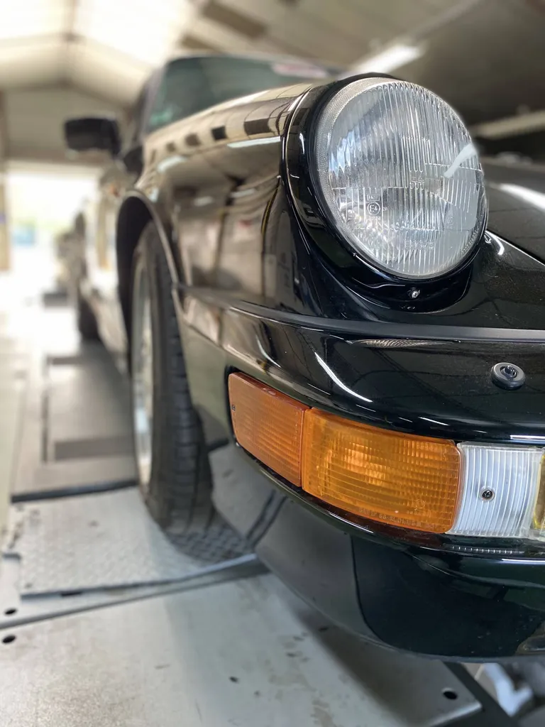 Le clignotant avant droit testé lors du contrôle technique chez Autosur Martigues 13