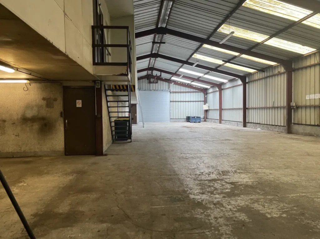 OCTEVILLE-SUR-MER - LOCAUX D'ACTIVITES DE 710 m²