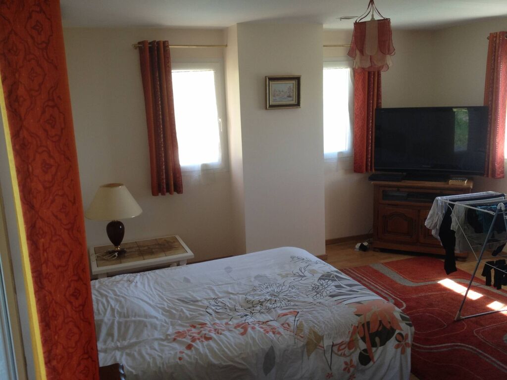 A vendre ensemble immobilier avec box, piscine, terrasse à 40 minutes de Deauville.