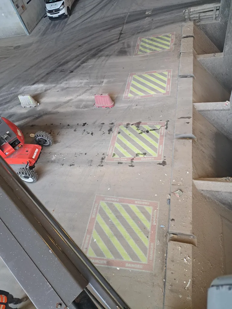 Signalétique LED lumineuse##/details-installation+de+signaletique+led+lumineuse+pour+securiser+les+fosses+dans+une+usine+de+revalorisation+energetique+a+lyon+en+rhone+alpes-71