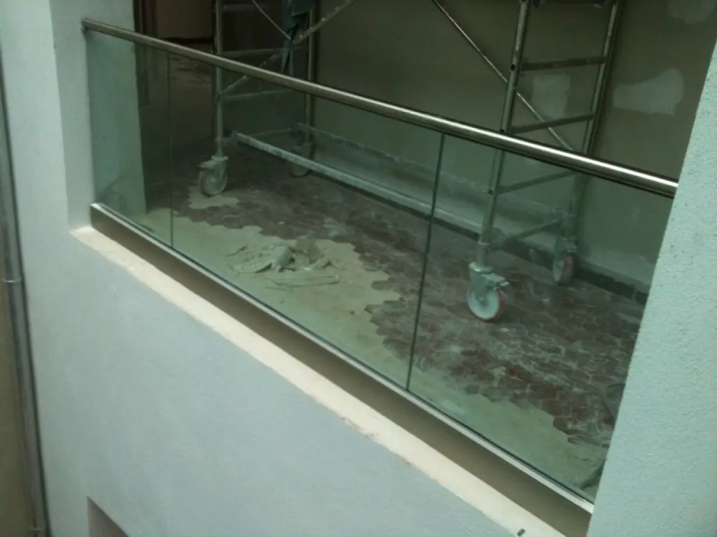 Gardes-corps en verre sur mesure à Salon de Provence pour le Château de l'Emperi