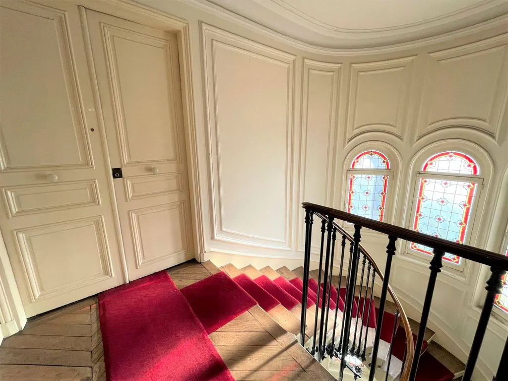A vendre 5 pièces seul sur le palier à Neuilly 92200