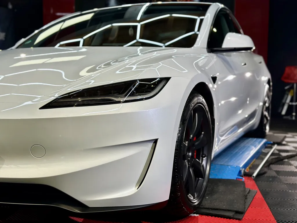 spécialiste du DETAILING sur Lyon Traitement céramique Tesla model 3 