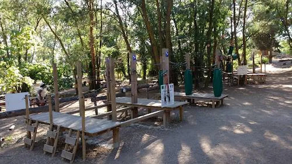 Camping  bord de plage à seulement 15 minutes du Parc Azimut de Portiragnes