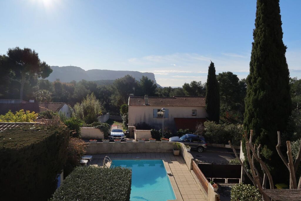 Vente maison T5 Cassis dans clos privé avec piscine et abri voiture 