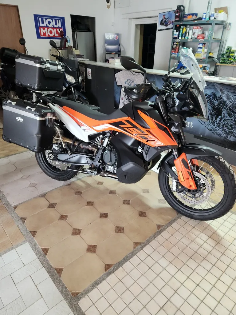 ktm 790 adventure  8990 euros