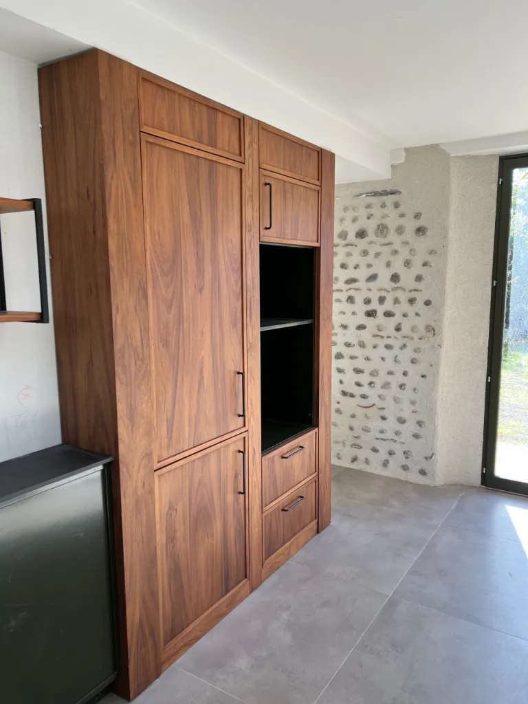 Fabrication d’une cuisine dans les Pyrénées