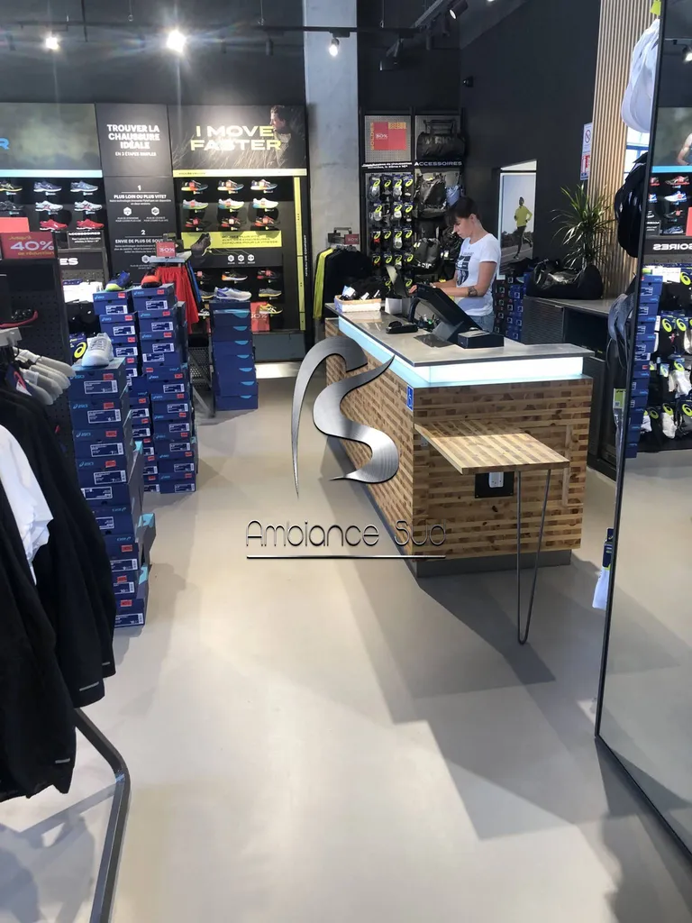 SOL DECORATIF AVEC LA CHAPE MINCE FIBRE A LA VALETTE CENTRE COMMERCIAL AVENUE 83