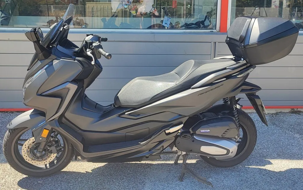 HONDA FORZA 125 TOP BOX DU 04/2022 AVEC 29000 KM