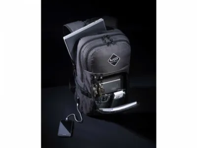 photographe packshot produit à Lyon maroquinerie bodypack sac à dos USB