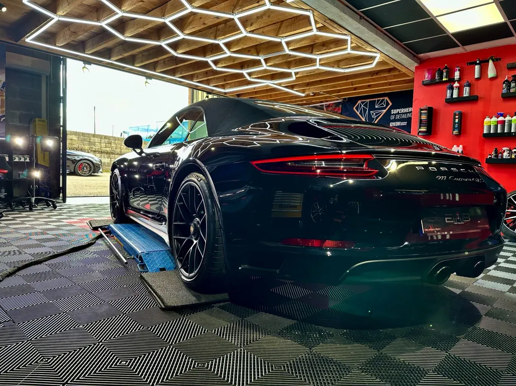 Detailing auto traitement céramique lyon protection carrosserie Porsche 911