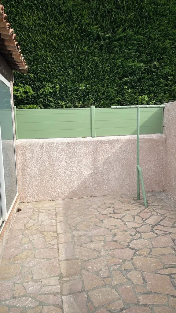 Cloture Kostum sur carry le rouet