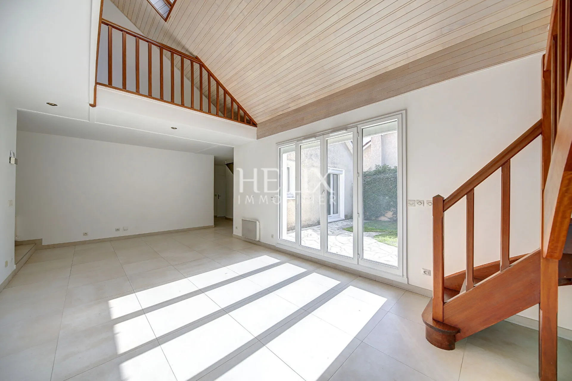 Maison Montesson 155 m2 avec une chambre au rez-de-chaussée et jardin