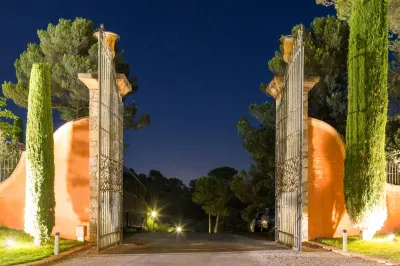 Une Houppa fleurie et élégante pour un mariage juif dans un Domaine Viticole avec piscine dans le Var