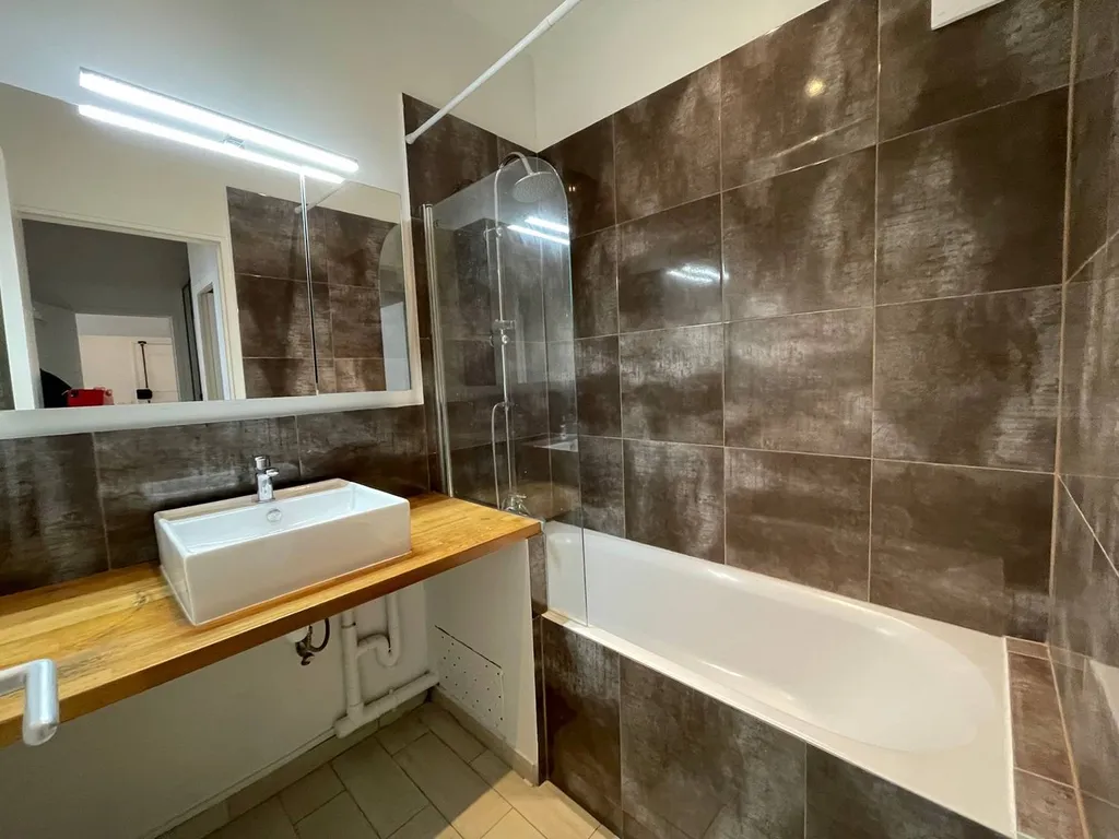 A vendre 3 pièces proche des transports à Courbevoie 92400