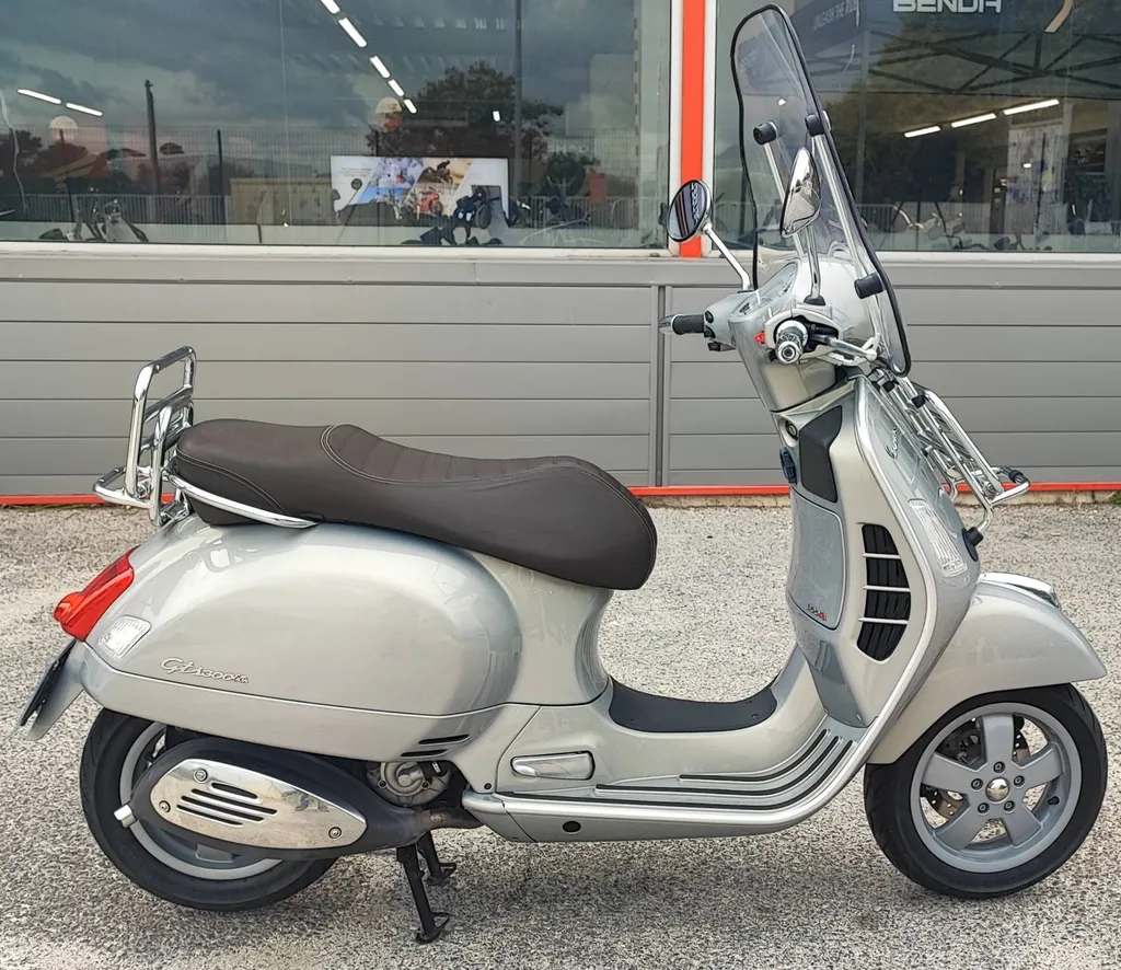 PIAGGIO VESPA GTS 300 du 03/2014 AVEC 37324 KM.