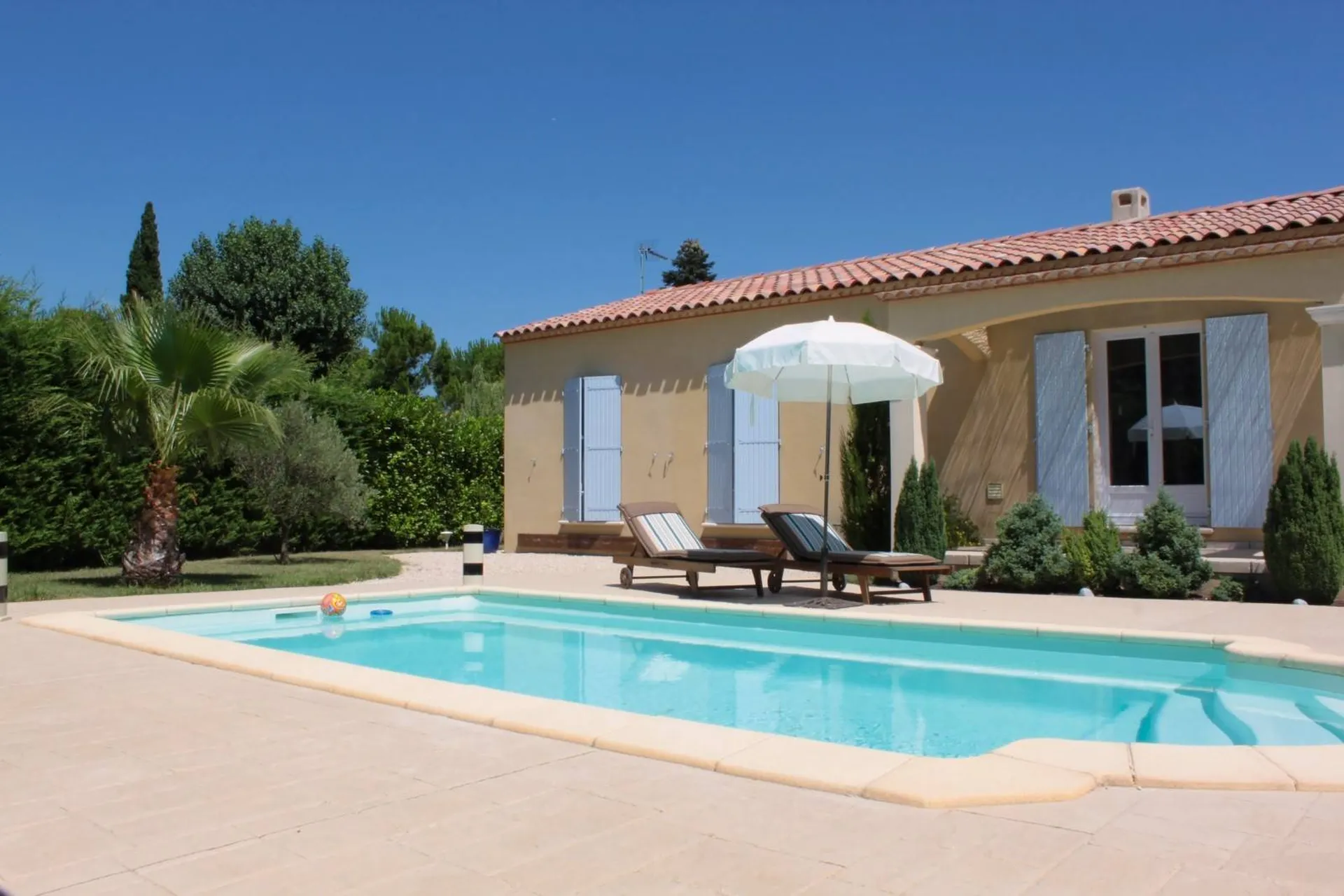 paysagiste professionnel création de piscine dans les Alpilles et alentours 13210