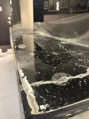 Protection du mobilier : préserver tables, meubles et surfaces exposées sans les remplacer avec des films de protection PPF dans notre atelier de Fleurier près de Genève