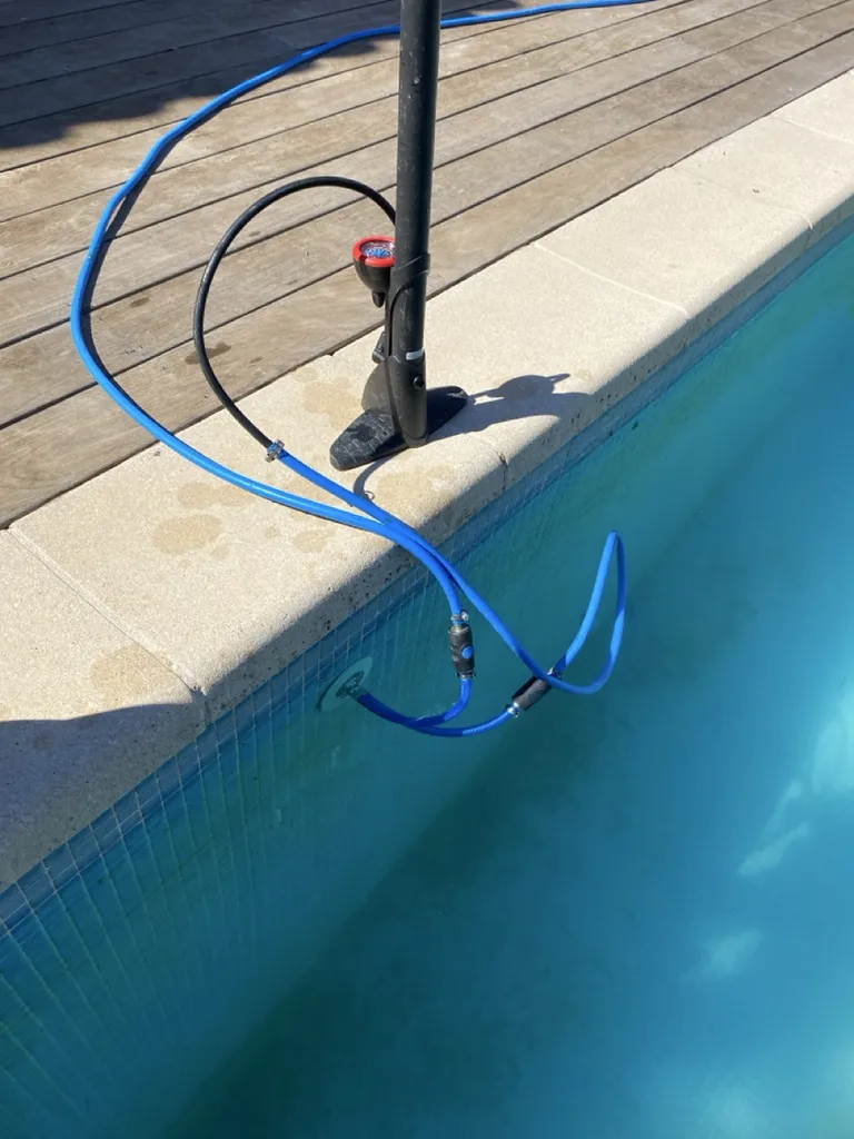 Intervention spécialisée pour localiser une fuite d'eau sur piscine enterrée à Talence en Gironde