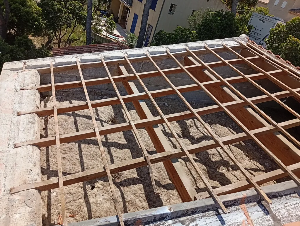 Reprise d'une charpente avec toiture à Saint Maximin