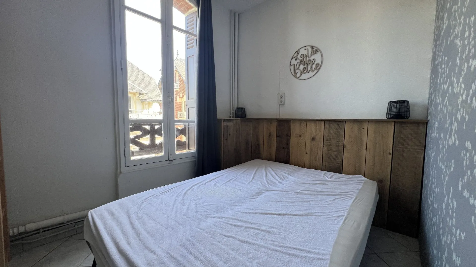 Ensemble immobilier avec 2 appartements 22m² et 13,5m² à rénover, idéal location saisonnière, à deux pas de la plage à Mesnil-Val 76910.
