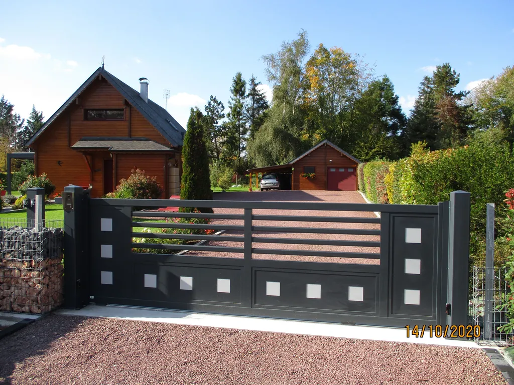 Pose de Portails Coulissants en Aluminium Motorisés, Design Contemporain Sur-Mesure à Le Havre en Seine-Maritime 76 et Harfleur