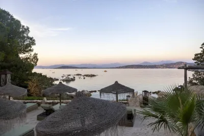 Mariage romantique et élégant sur une Plage près d'Ajaccio en Corse