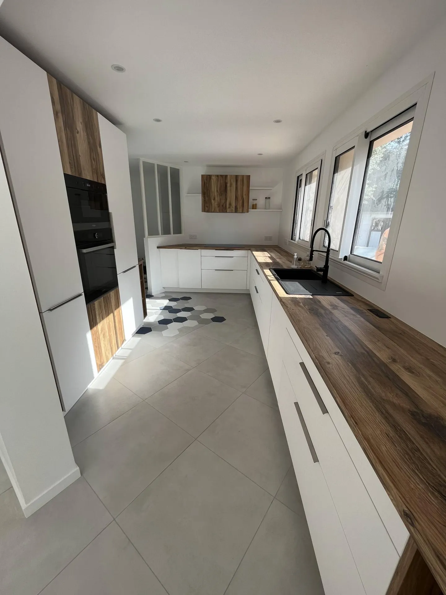 Rénovation de cuisine métamorphose pour une maison familial par architecte d'intérieur à Bouc-Bel-Air