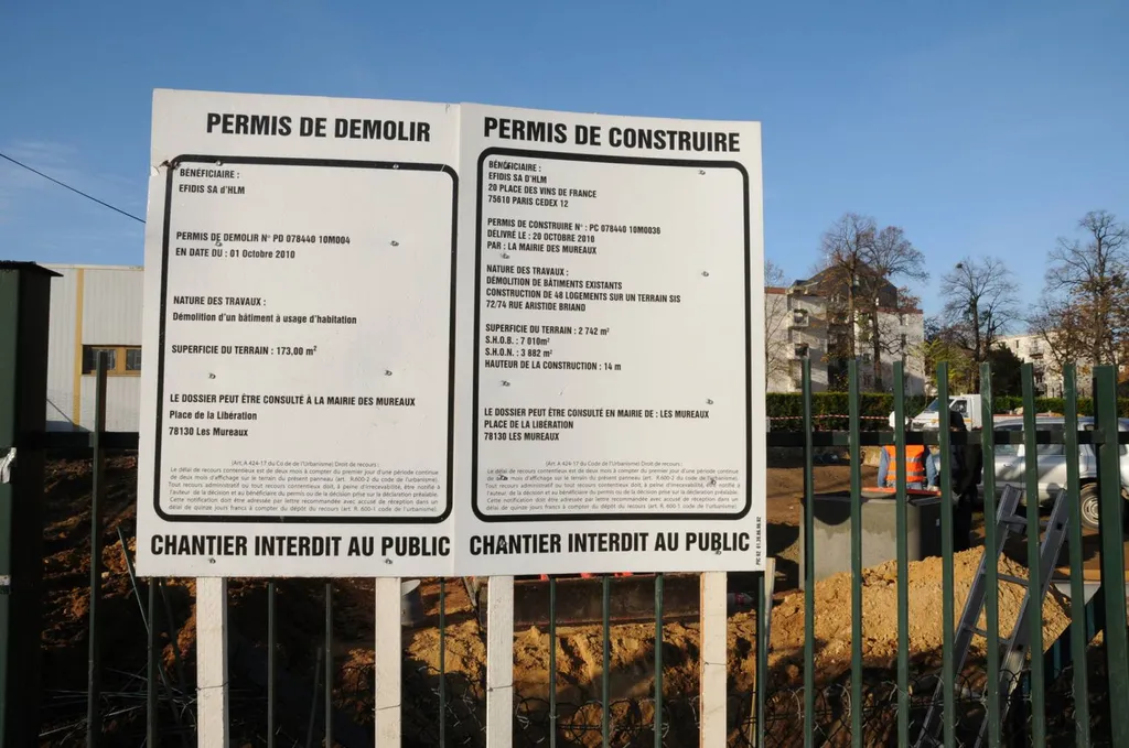 Constat d'affichage de permis de construire ou de démolir par un huissier de justice à Villeurbanne et la région de Lyon