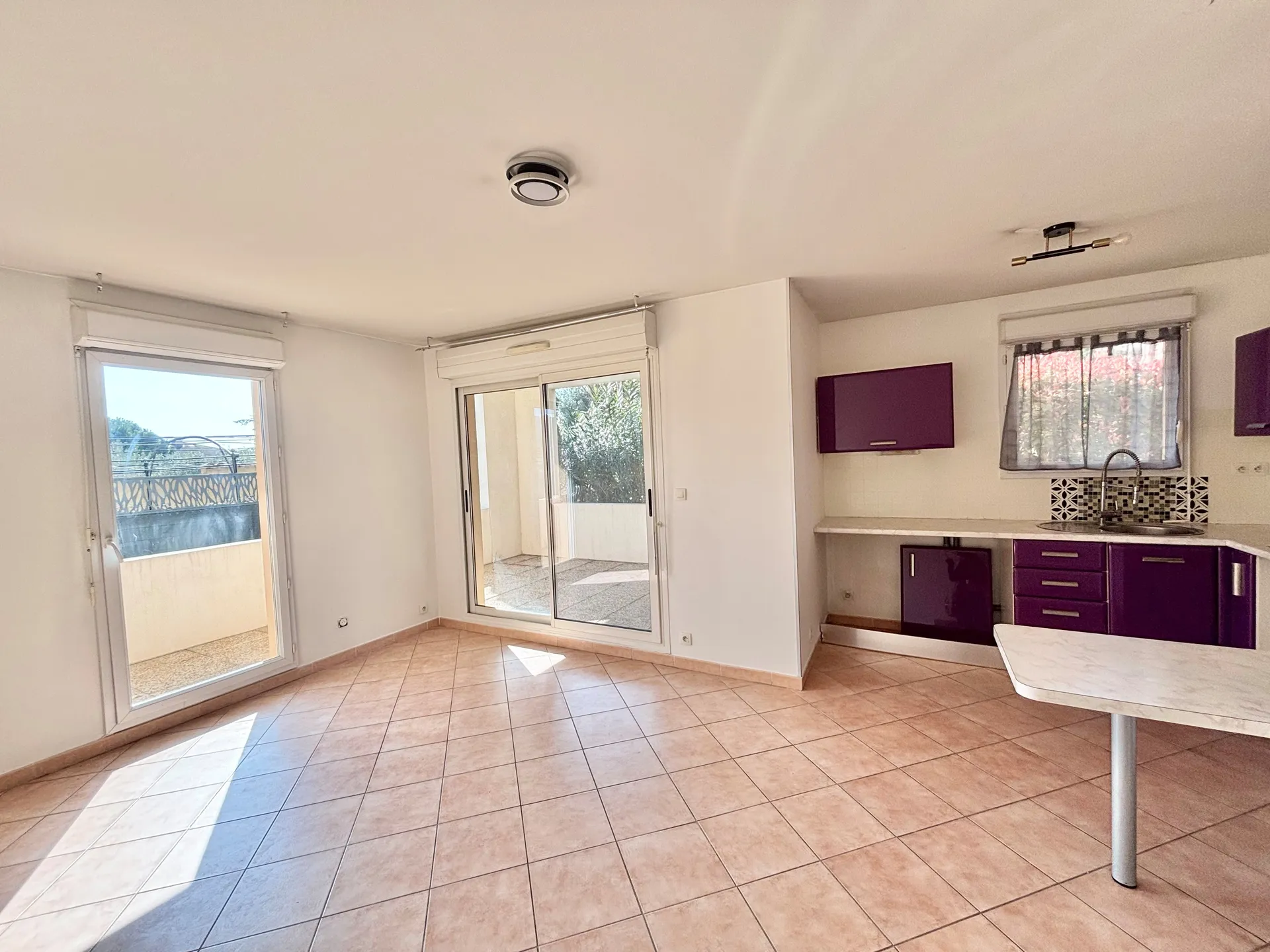 Belle pièce à vivre pour ce Type 2 en vente à Aubagne